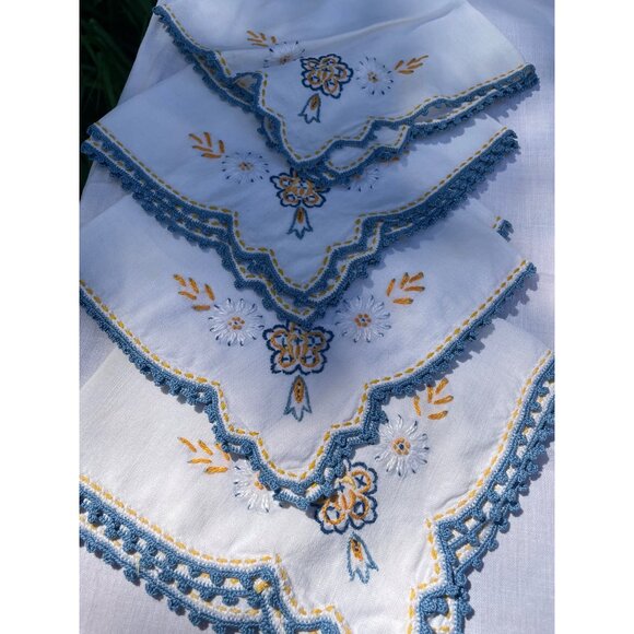 Vintage 1950s Cotton Card Table Tablecloth Napkin set Embroidery Floral - Picture 15 of 16